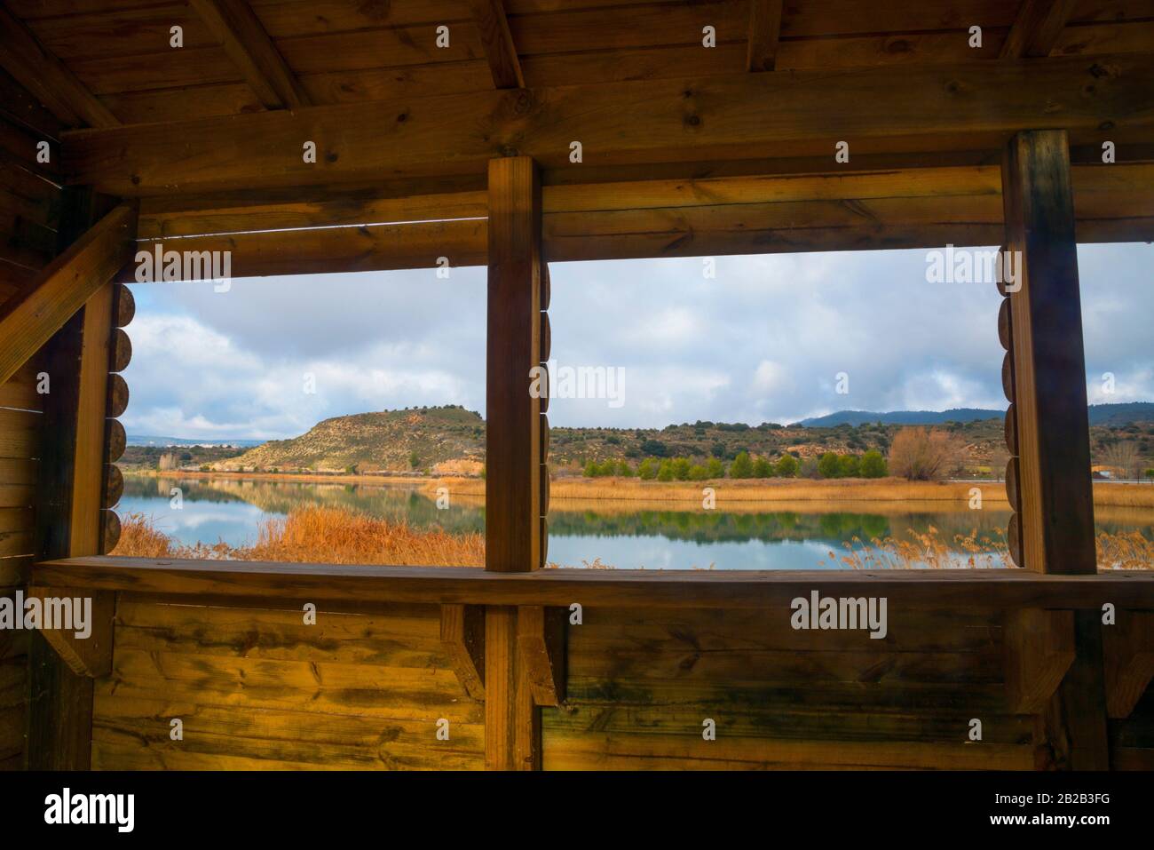 Punto di osservazione degli uccelli. Lago Di Pareja, Pareja, Provincia Di Guadalajara, Castilla La Mancha, Spagna. Foto Stock