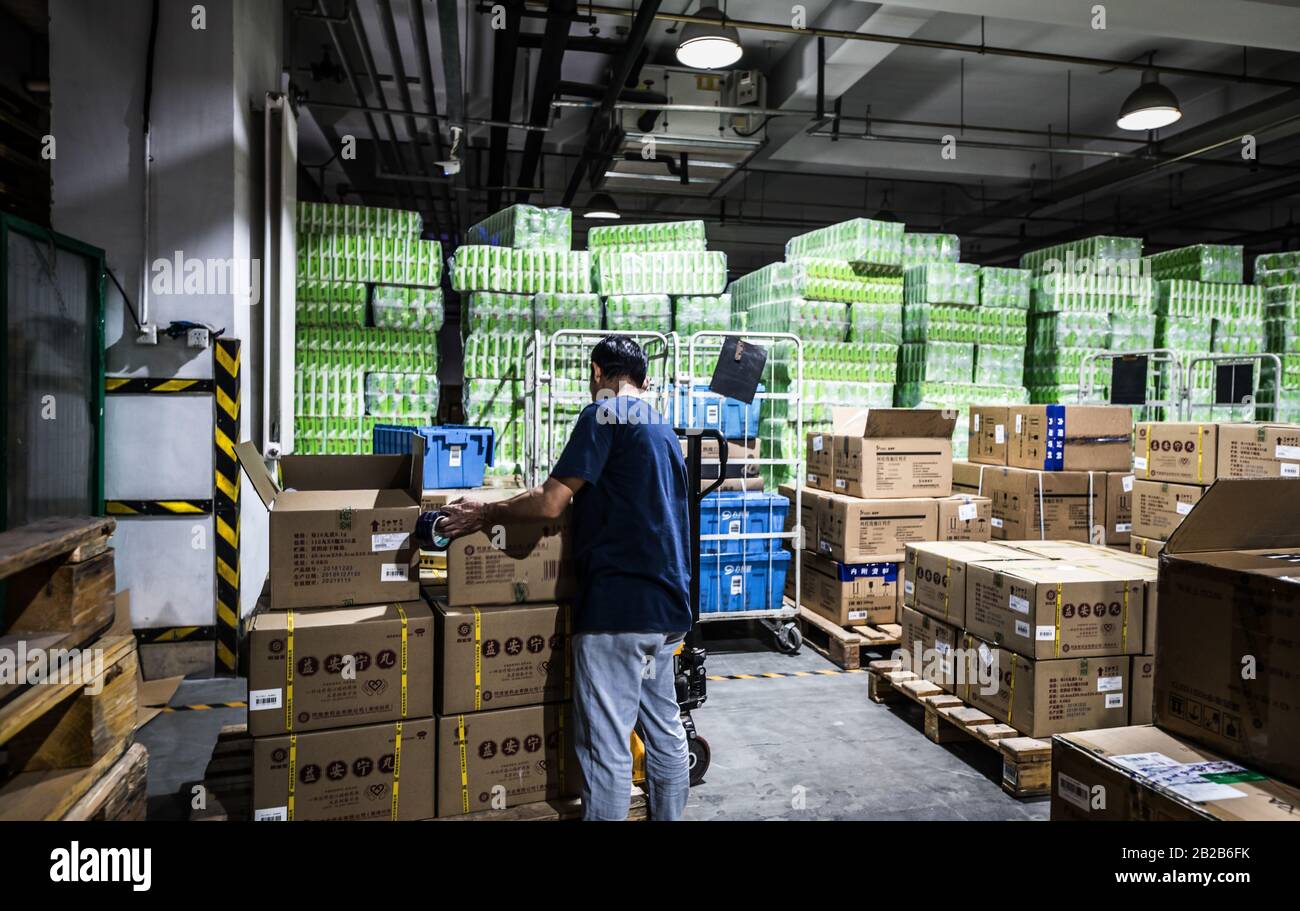 Pechino, CINA - 03 GIUGNO 2019: Moderna automazione della produzione di magazzini in Cina. Foto Stock