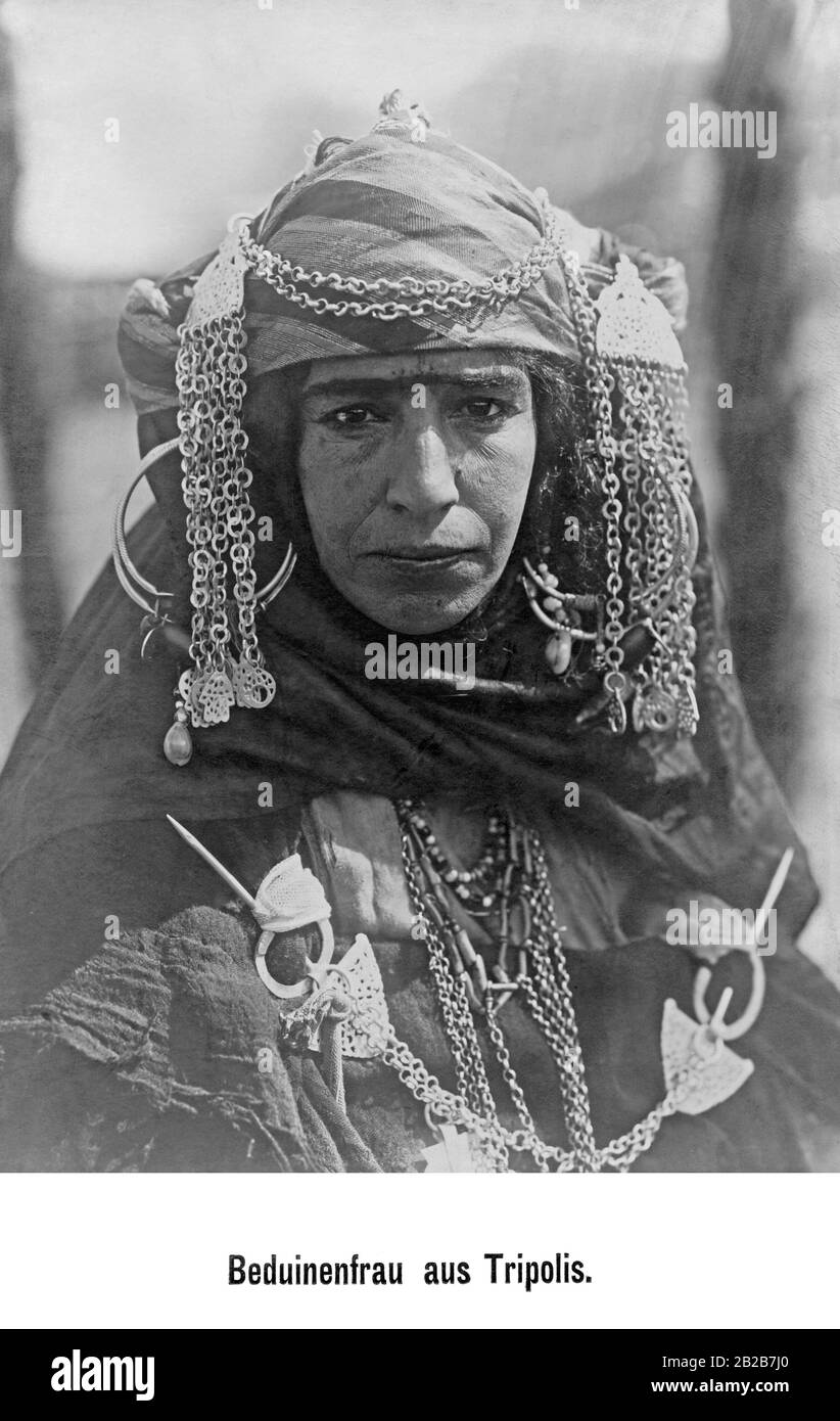Una donna beduina da Tripoli. Foto Stock