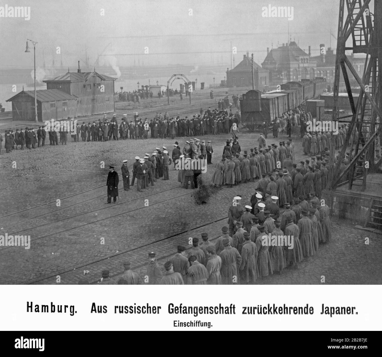 Prigionieri giapponesi che ritornano dalla Russia in una sosta ad Amburgo. Foto Stock