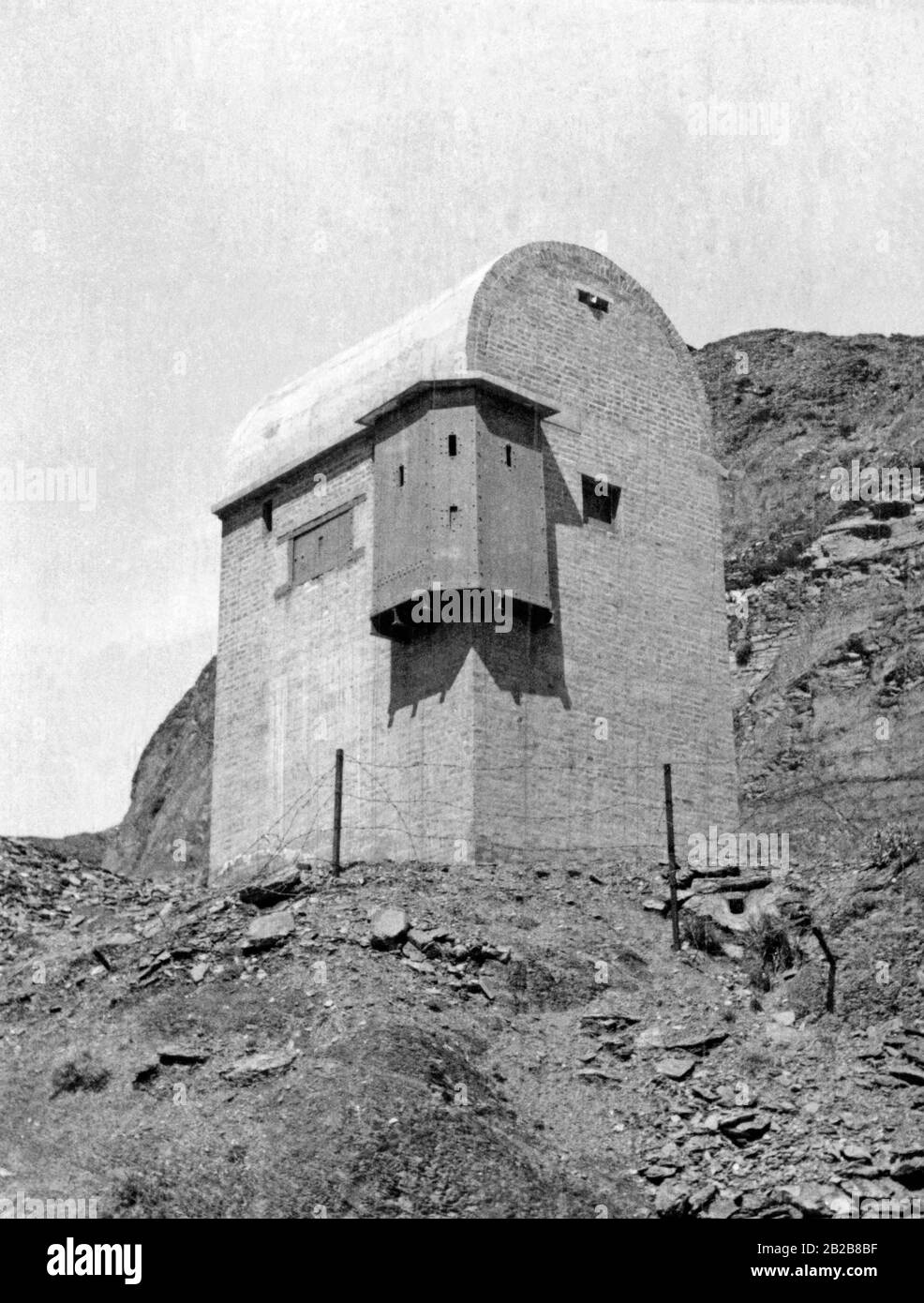 Torre di guardia inglese al Khyber Pass nell'odierno Pakistan occidentale. È un'imitazione delle case degli Afridi. Foto Stock
