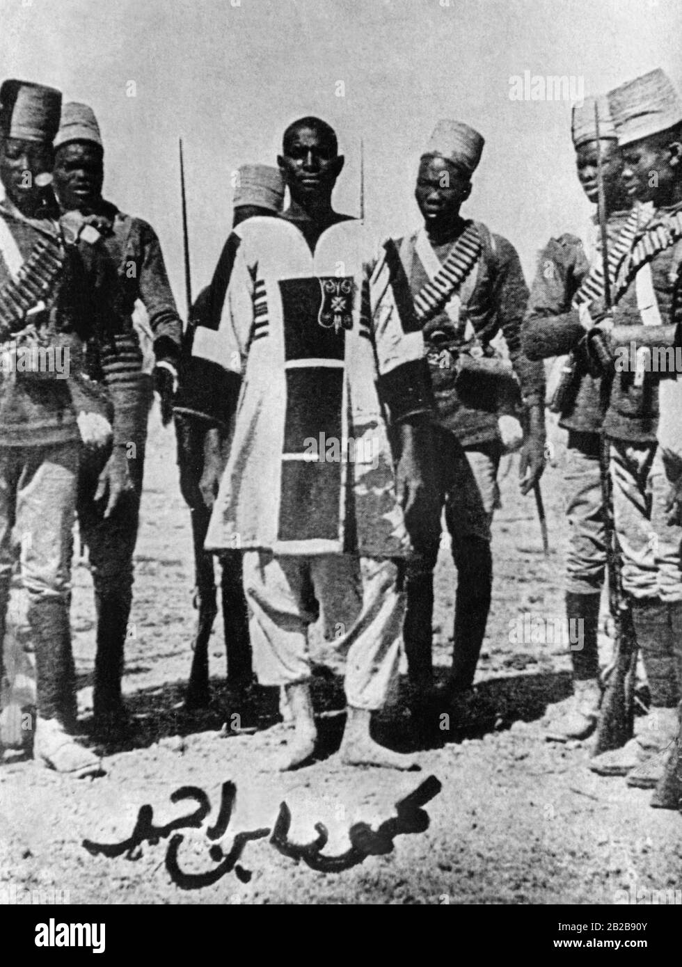 Cattura del comandante Mahdi Field Mahmud da parte dei soldati sudanesi dopo la battaglia di Atbara. Nel 1898, gli inglesi terminarono la rivolta Mahdista contro il governo anglo-egiziano nelle province sudanesi, che erano in corso dal 1881. Foto Stock