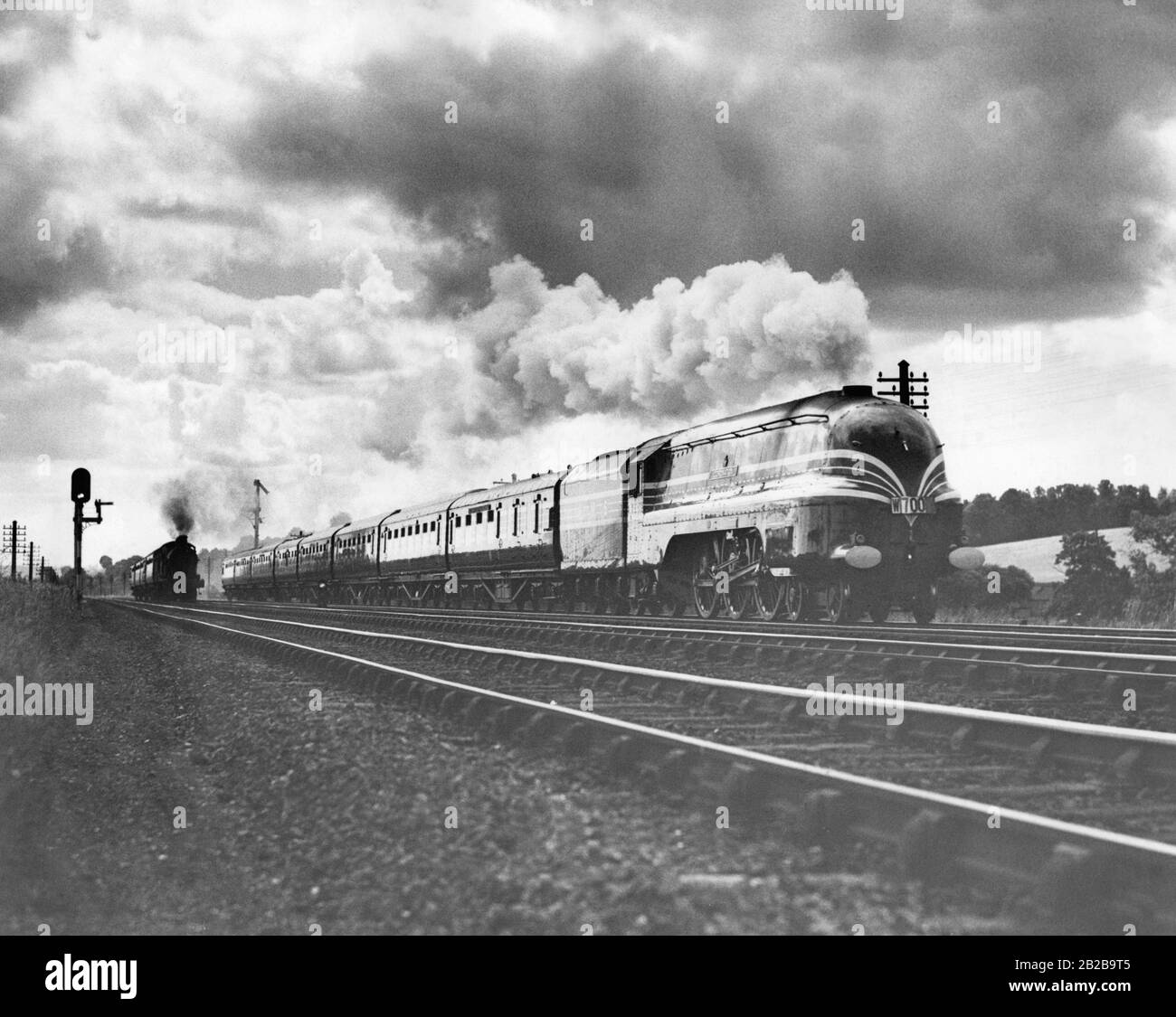 Il streamliner "Coronation Scot" di Bourne End vicino a Berkhampstead in una prova, proveniente da Londra. Locomotive a vapore prima del 1945, locomotive: Storiche, ferroviarie. Foto Stock
