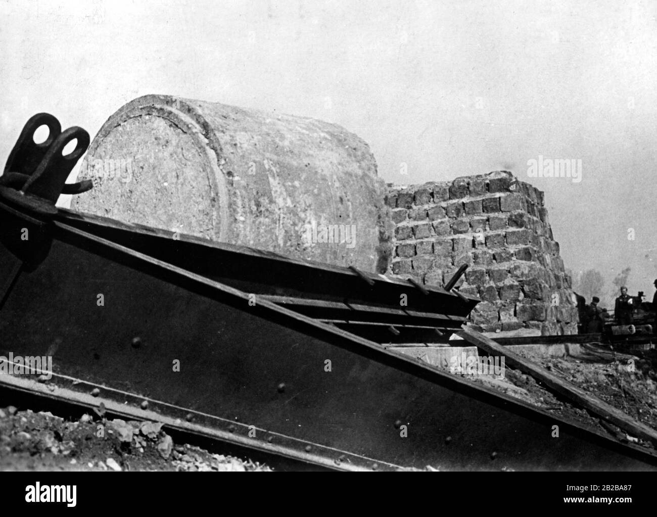 Invasione dell'Olanda 1940: La foto mostra barricate di strada durante la marcia di truppe tedesche nei Paesi Bassi. Foto Stock