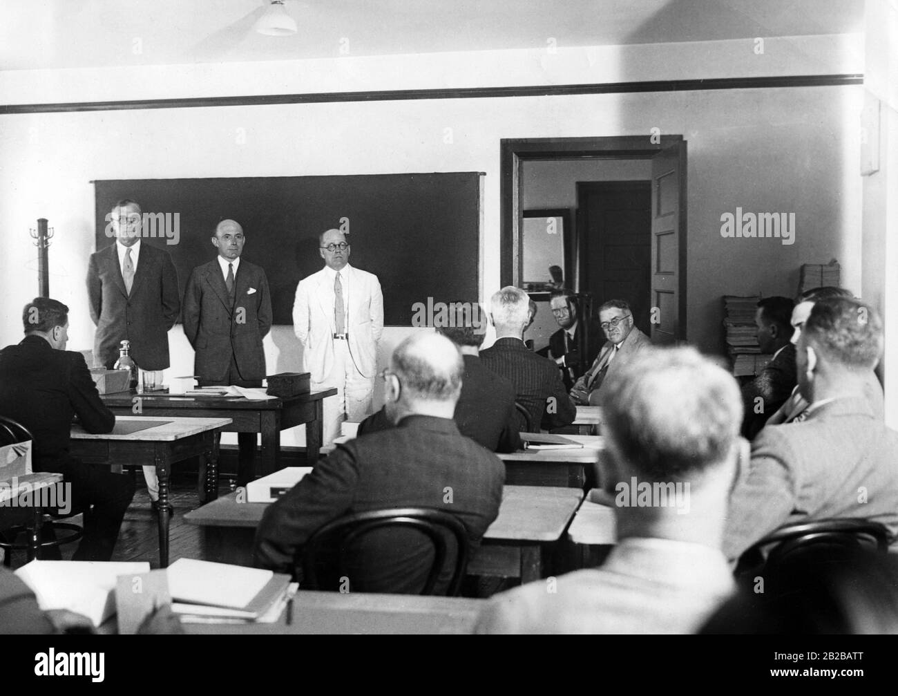 Divieto: Gli agenti secchi sono stati istruiti in un Dry-College a Washington D.C.. Da sinistra a destra: Webster Spates, Amos W.W. Woodckock e Harry M. Dengler. Foto Stock
