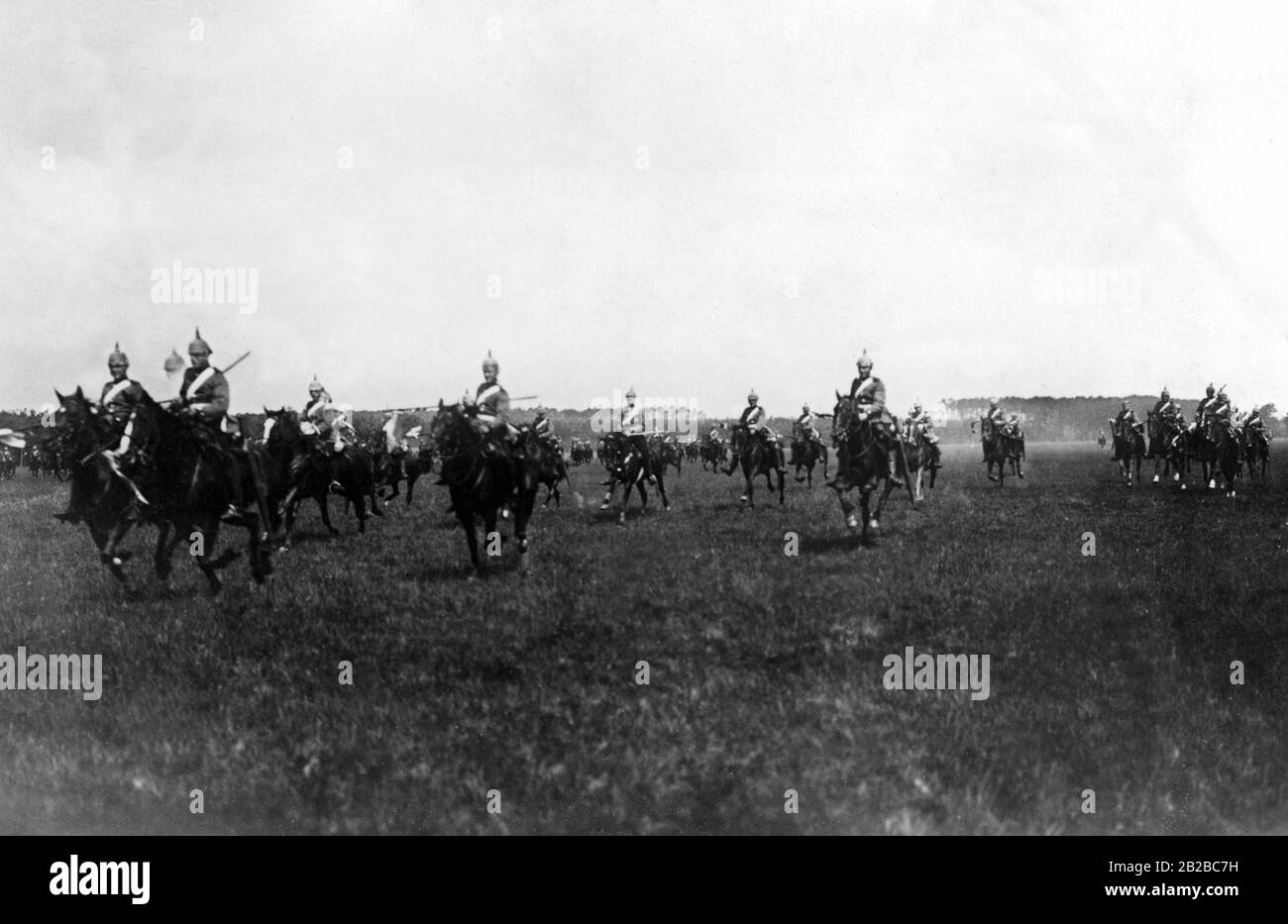 Una sfilata della 1st Royal Bavarian Heavy Cavalry di fronte al principe Rupprecht. Foto Stock