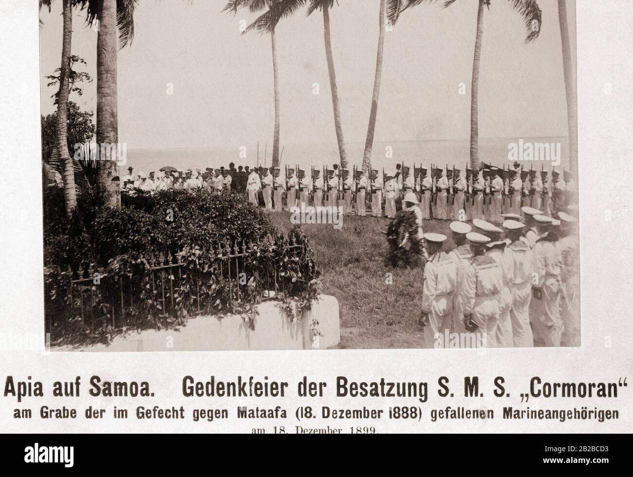 Commemorazione dell'equipaggio della S.M.S 'Cormoran' presso la tomba dei membri della marina che morì nella battaglia contro il capo della tribù e leader degli abitanti di Samoa il 18.12.1888 ad Apia. Foto Stock