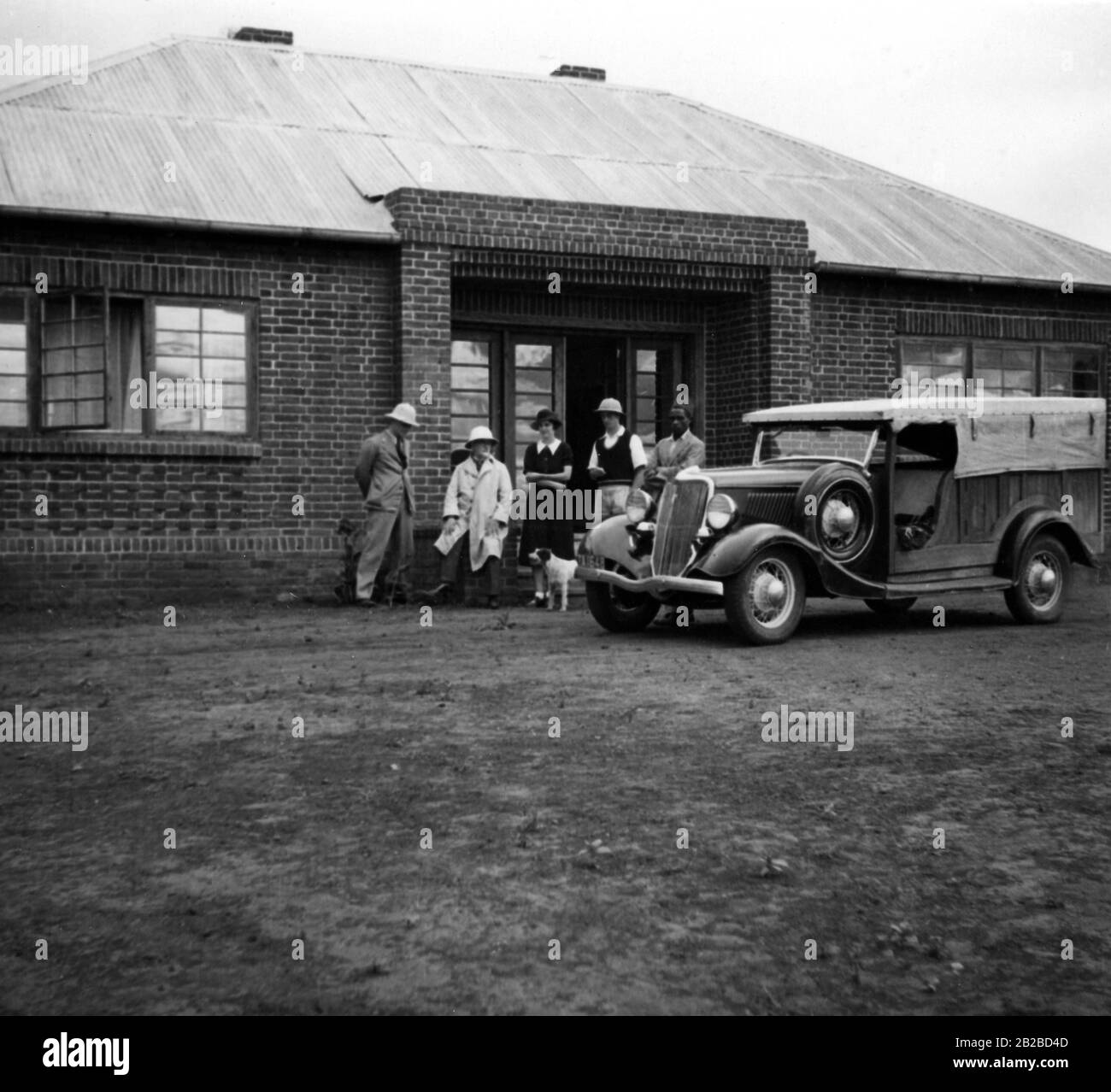 Casa moderna di un colatore tedesco a Dabaga, nell'entroterra dell'Africa orientale tedesca, nell'odierna Tanzania. La foto è ondulata. Foto Stock