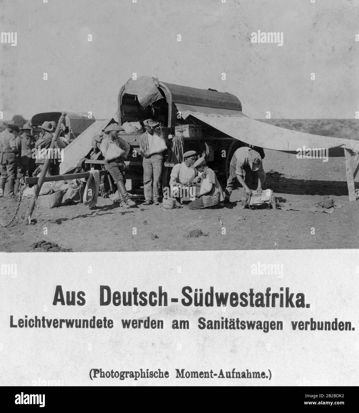 I soldati tedeschi sono stati feriti alla leggera nella guerra contro gruppi etnici ribelli in Sudafrica, ora Namibia. Nella foto le loro lesioni sono bendate in un furgone medico. Foto Stock