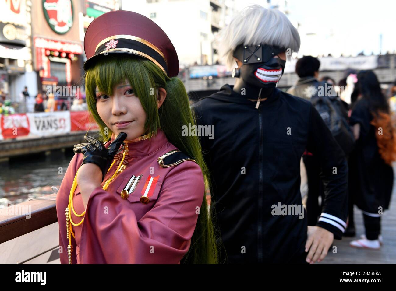 Giovani vestiti in costume da cosplay a Osaka,Honshu,Giappone,Asia. Foto Stock