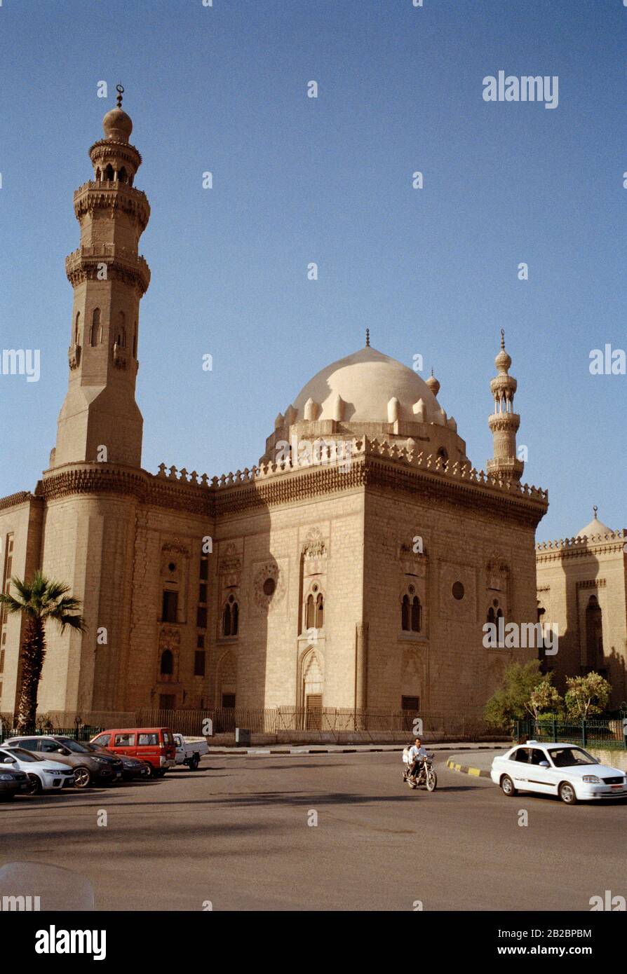 Travel Photography - Moschea e madrassa del Sultano Hassan nel Cairo islamico nella città di Cairo in Egitto in Nord Africa Medio Oriente Foto Stock
