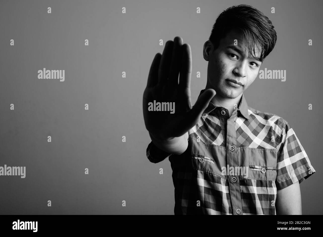 Ritratto di giovane bel ragazzo asiatico adolescente Foto Stock