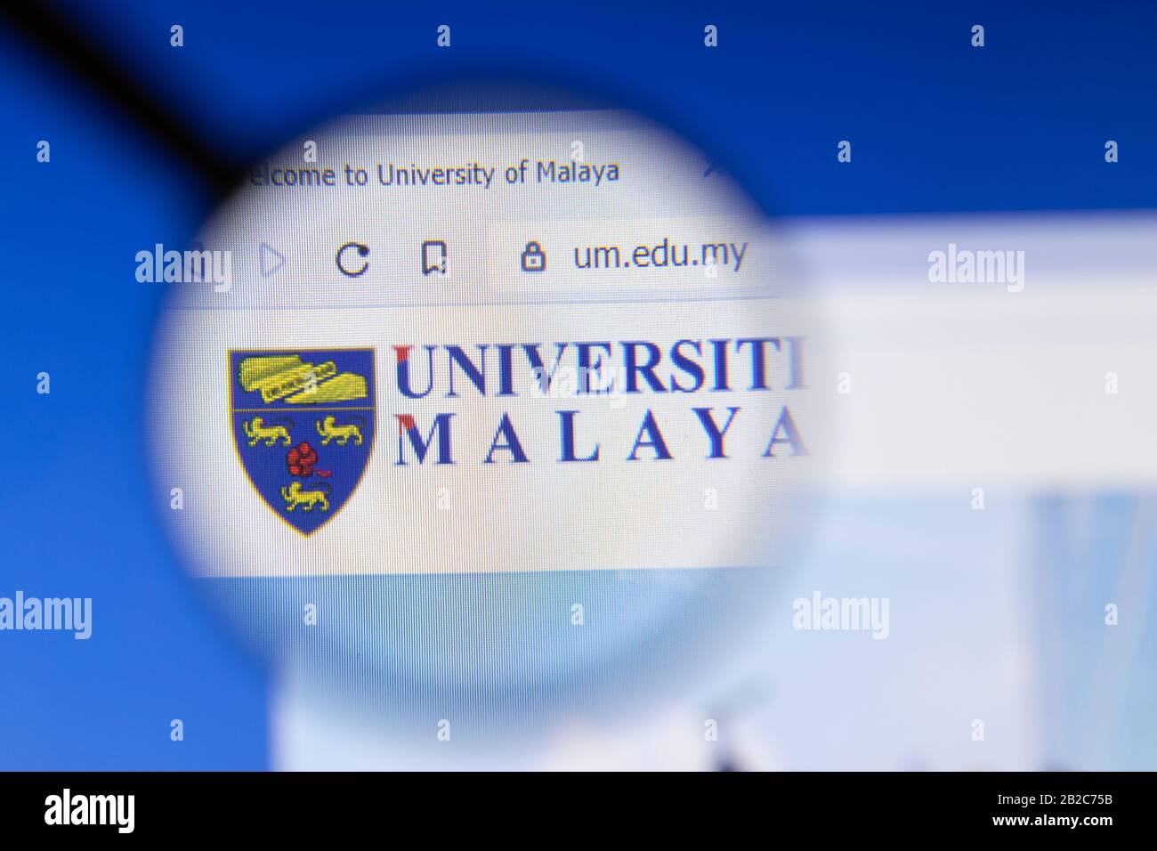 Los Angeles, California, Stati Uniti - 3 marzo 2020: Logo della homepage del sito Web dell'Università Malaya UM visibile sullo schermo, Editoriale Illustrativo Foto Stock