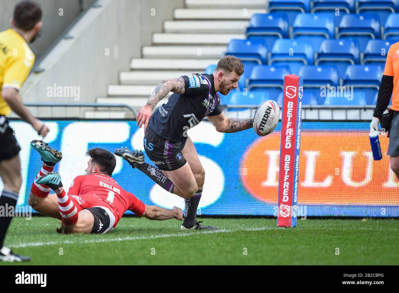 1st Marzo 2020, AJ Bell Stadium, Eccles, Inghilterra; Betfred Super League, Salford Red Devils v Wakefield Trinity : Tom Johnston (2) di Wakefield Trinity segna un tentativo Foto Stock