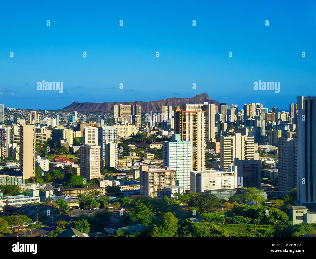 Hawaii, USA: Honolulu / Waikiki si affacciano con il vulcano Diamond Head sullo sfondo Foto Stock