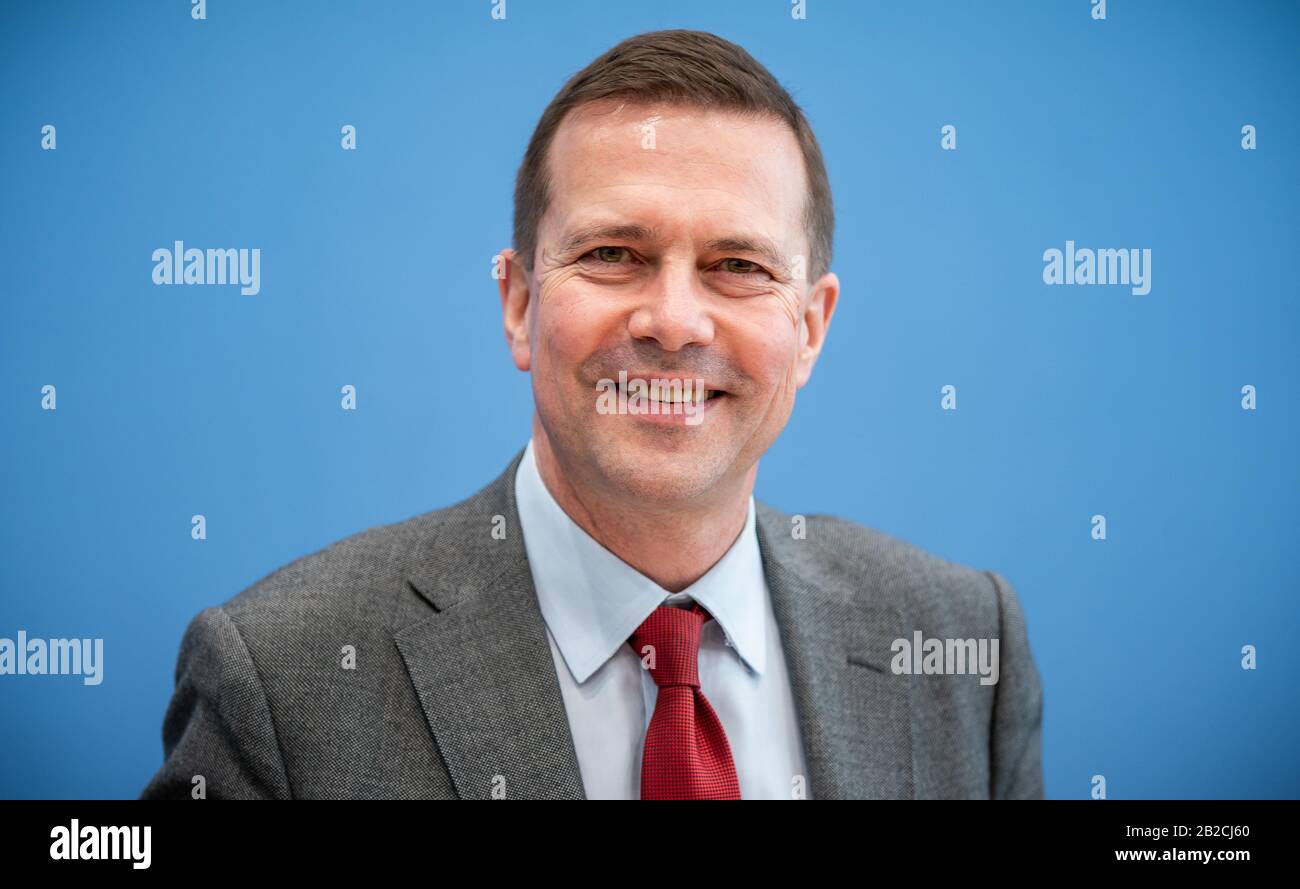 Berlino, Germania. 02nd Mar, 2020. Steffen Seibert, Segretario di Stato E Portavoce del governo federale, ha registrato prima di una conferenza stampa. Credito: Michael Kappeler/Dpa/Alamy Live News Foto Stock