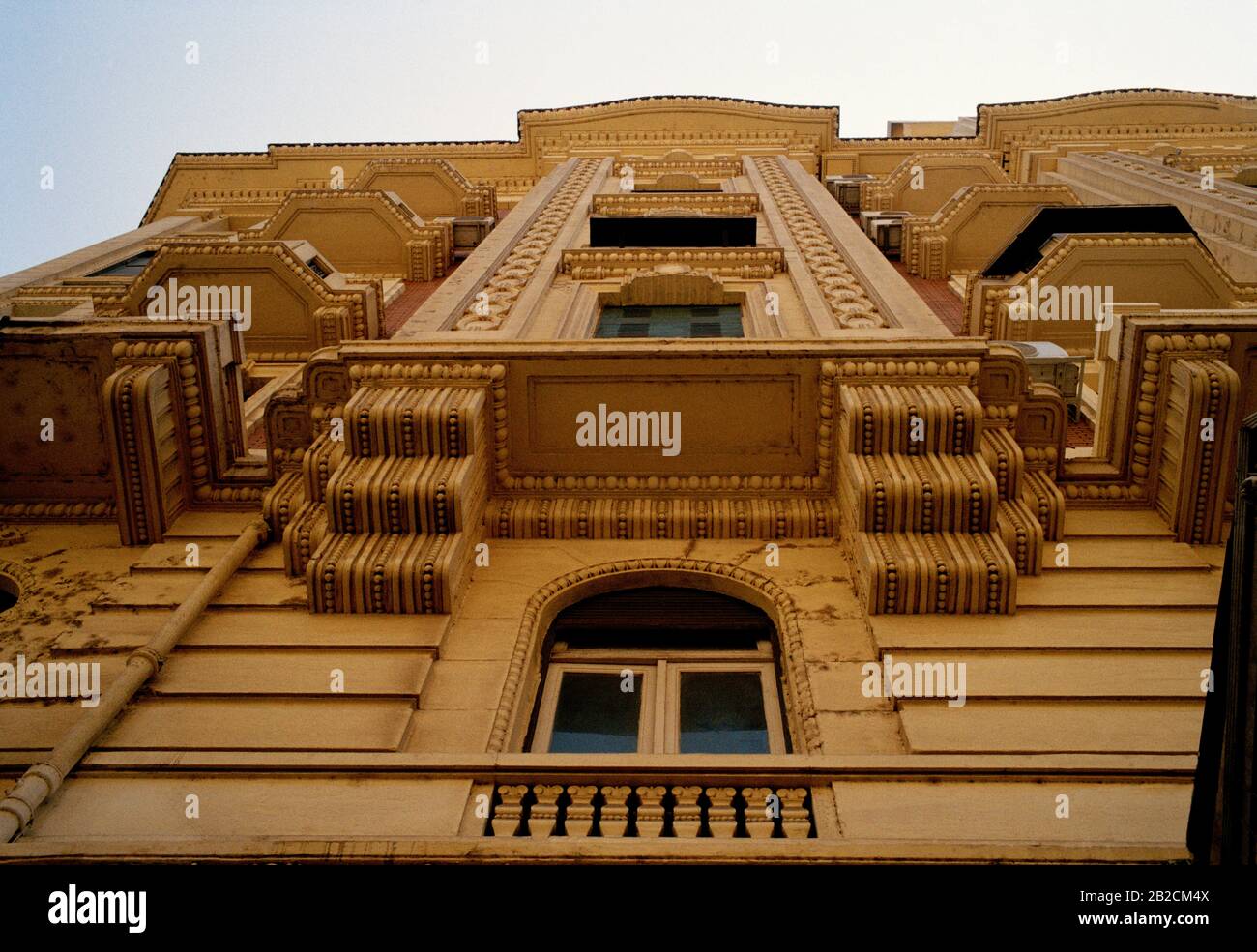 Fotografia di viaggio - edifici classici nel centro del Cairo europeo in Egitto in Nord Africa Medio Oriente Foto Stock