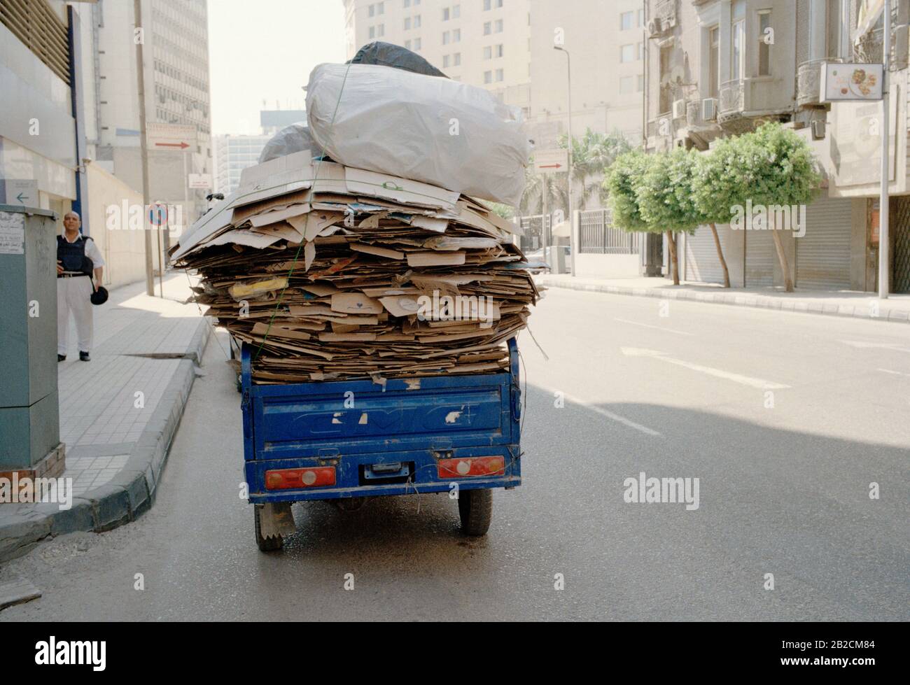 Fotografia di strada - scena di strada nel centro del Cairo centrale in Egitto in Africa del Nord Medio Oriente - occupazione Foto Stock