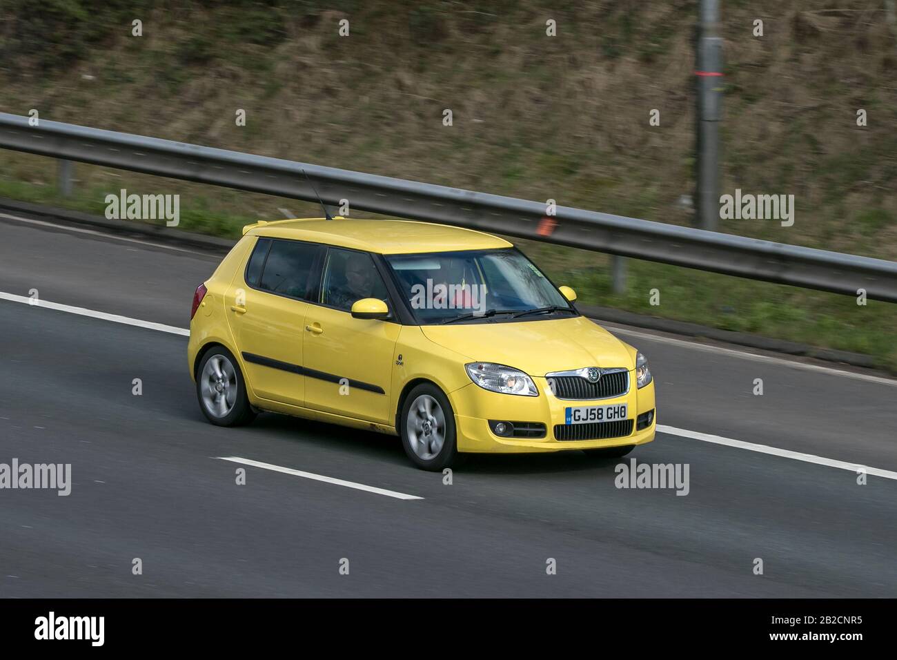 Skoda Fabia Sport Tdi 80 traffico, trasporti, veicoli moderni, berline, veicoli su strade britanniche, motori, automobilismo sull'autostrada M6 Foto Stock