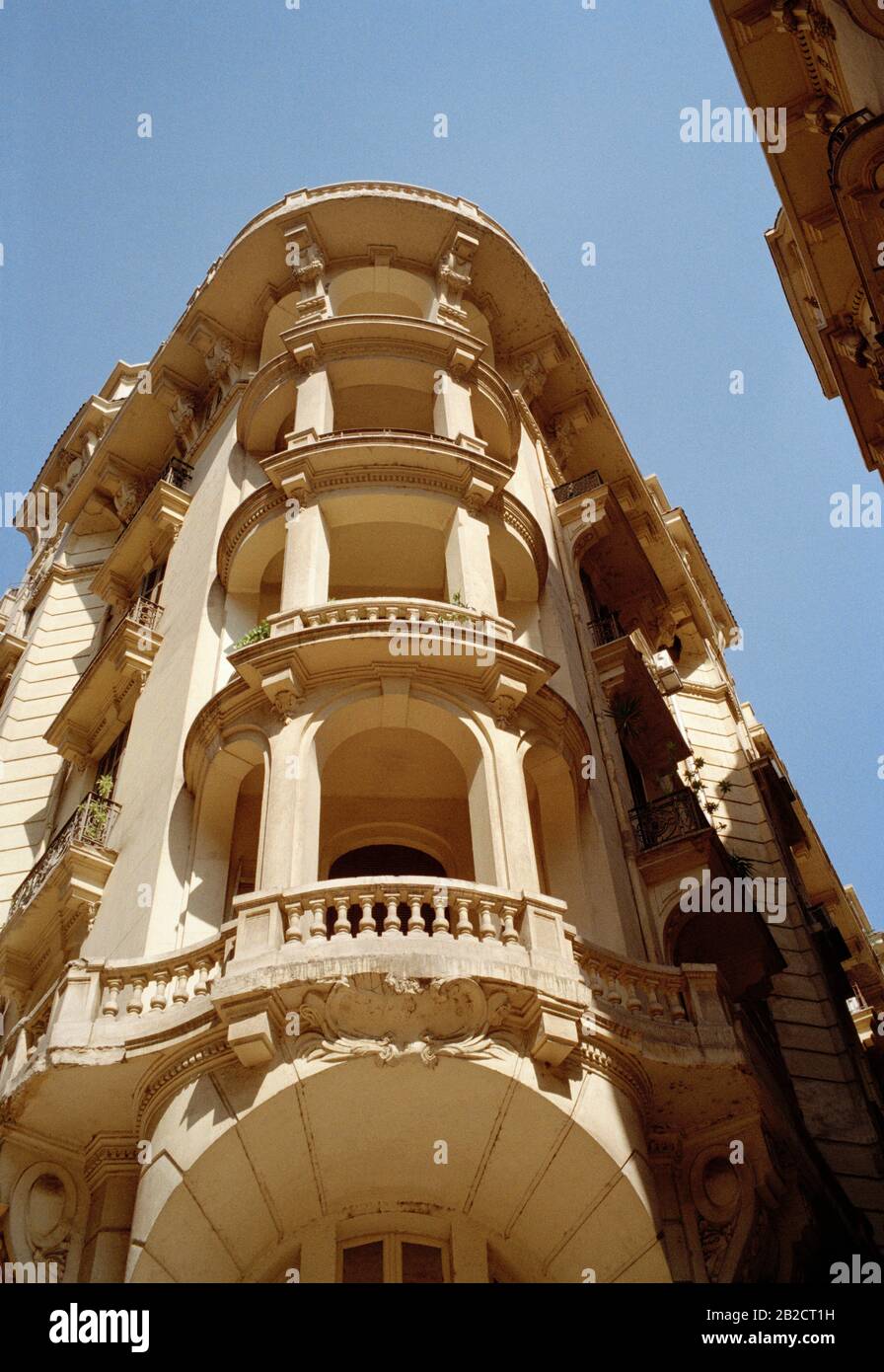 Street Photography - bella architettura nel centro del centro del Cairo in Egitto in Nord Africa Medio Oriente Foto Stock
