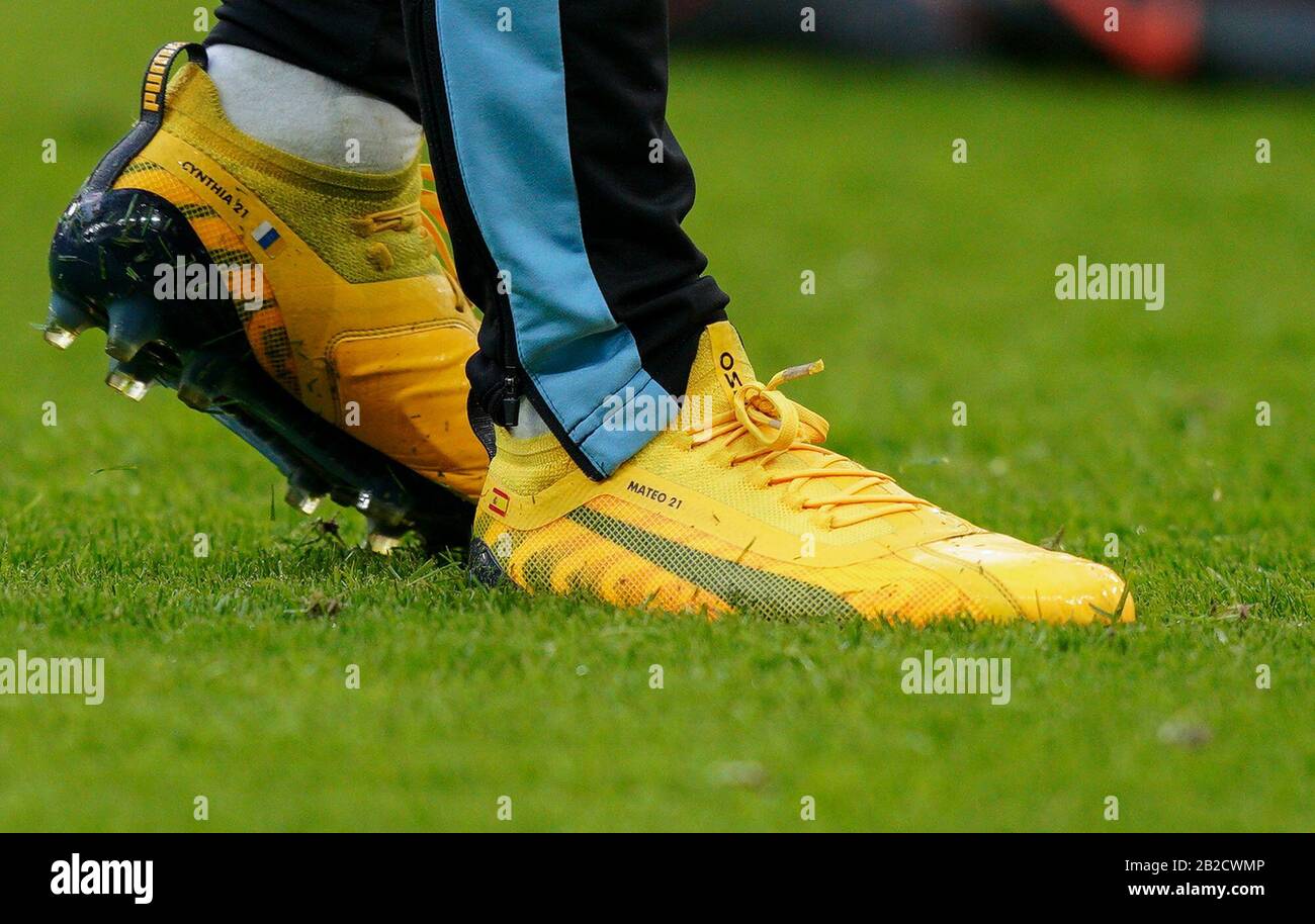 Londra, Regno Unito. 01st Mar, 2020. Le scarpe da calcio Puma di David Silva di Man City con Mateo 21 e Cynthia 21 durante la finale di Carabao Cup tra Aston Villa e Manchester City allo stadio di Wembley, Londra, Inghilterra, il 1° marzo 2020. Foto Di Andy Rowland. Credito: Prime Media Images/Alamy Live News Foto Stock