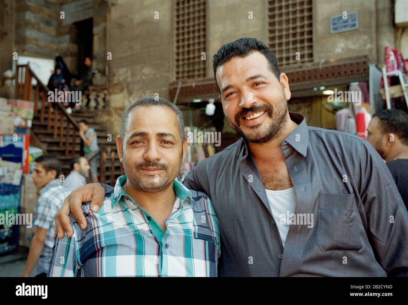 Fotografia di viaggio - commercianti egiziani al mercato al complesso al Ghouri in Cairo islamico nella città di Cairo in Egitto Nord Africa Medio Oriente Foto Stock