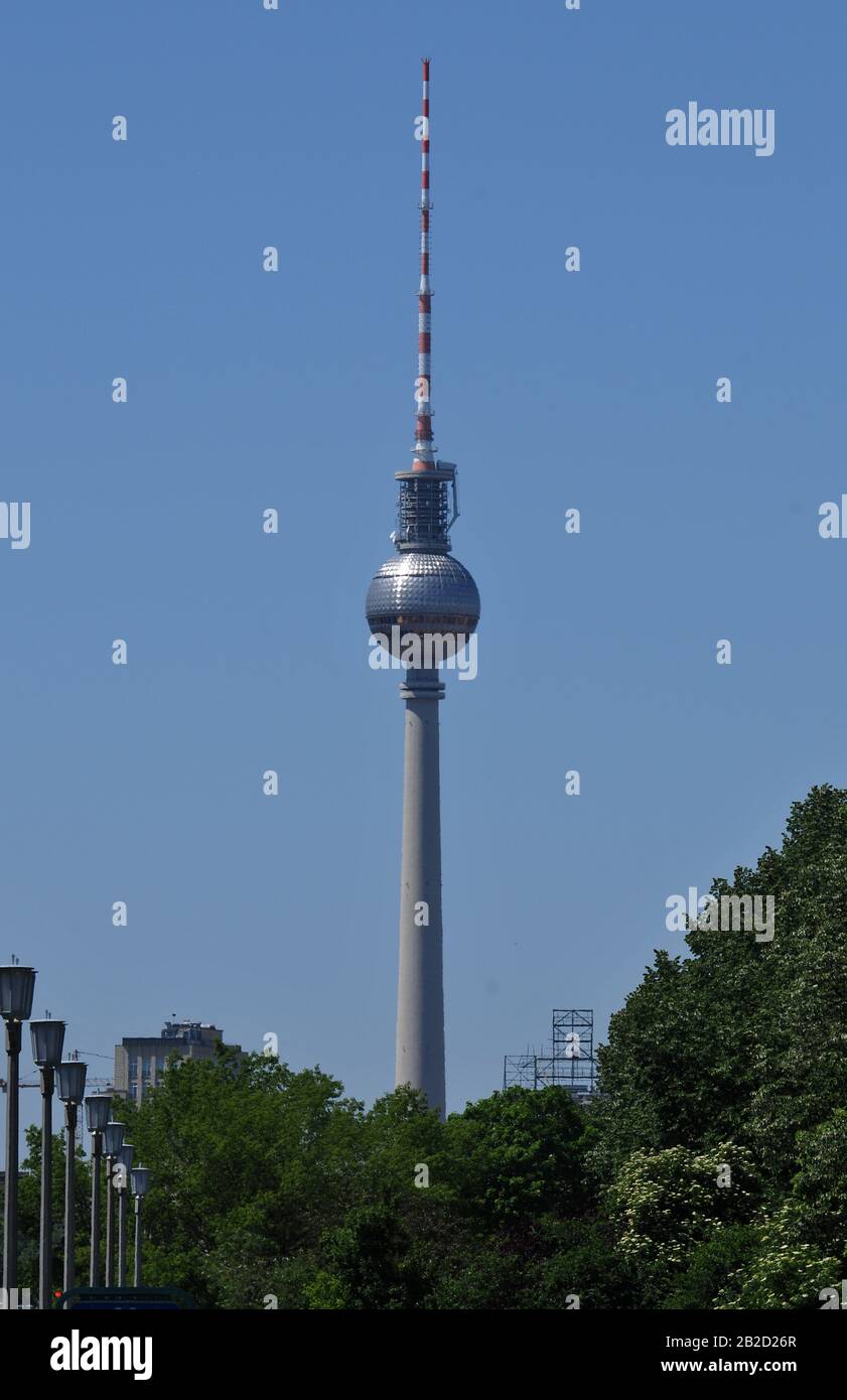 Fernsehturm, Karl-Marx-Allee, Friedrichshain di Berlino, Deutschland Foto Stock