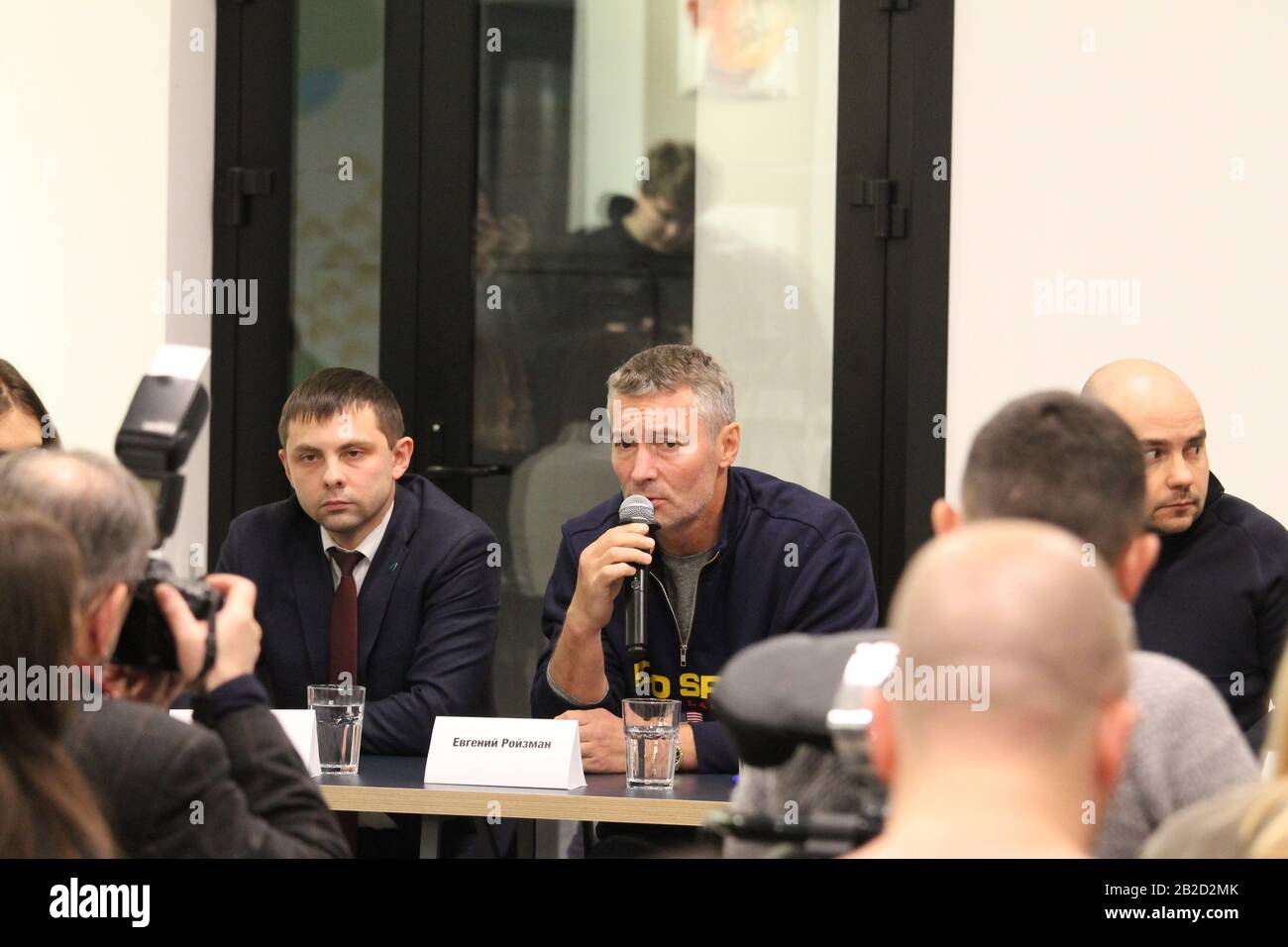 Syktyvkar, Repubblica Komi, Russia. 12-15-2019. Mikhail Svetov, Eugene Roizman e altri. Discorsi pubblici: Grida come un esempio di coraggio civico. Foto Stock