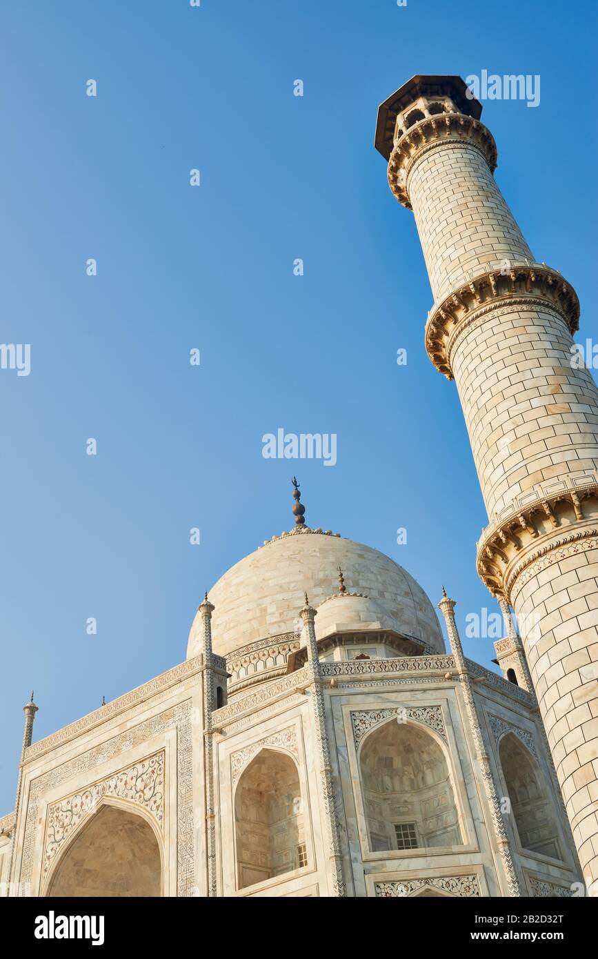 Primo piano minareto di Taj Mahal, Agra, Uttar Pradesh, India Foto Stock