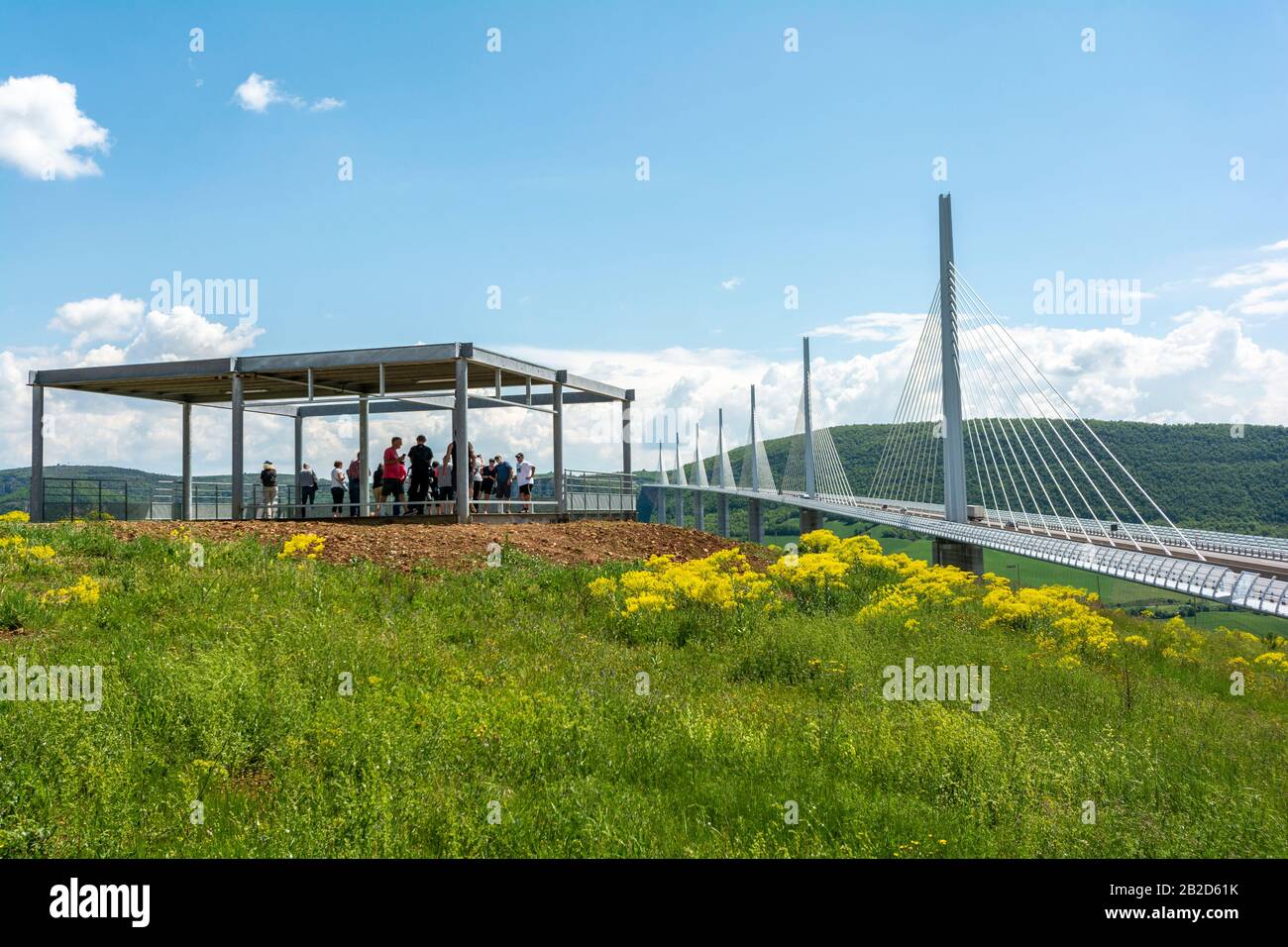 Francia, Viaduc de Millau (Viadotto di Millau), si estende sul fiume Tarn, punto panoramico belvedere Foto Stock