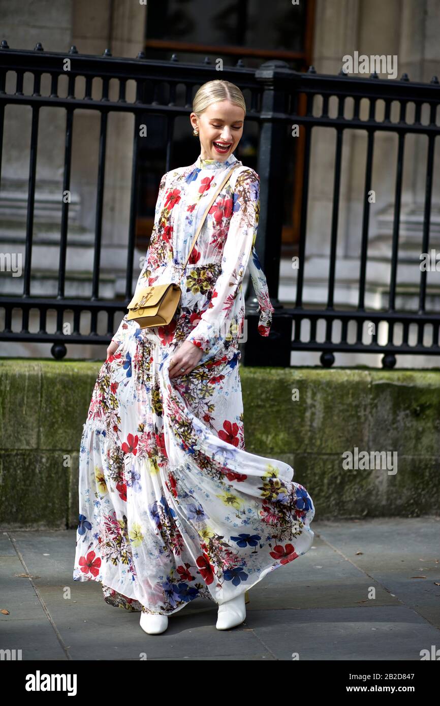 Street Style, London Fashion Week Autunno Inverno 2020, Londra Uk Feb Foto Stock