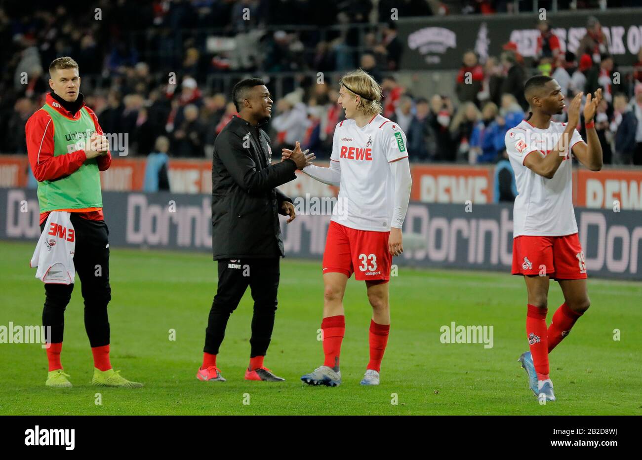 Kšln, Germania, RheinEnergieStadion, 29th Feb 2020: Jhon Cordoba di Koeln (L) e Sebastiaan Bernauw di Koeln celebrano la vittoria 3:0 durante i primi Foto Stock