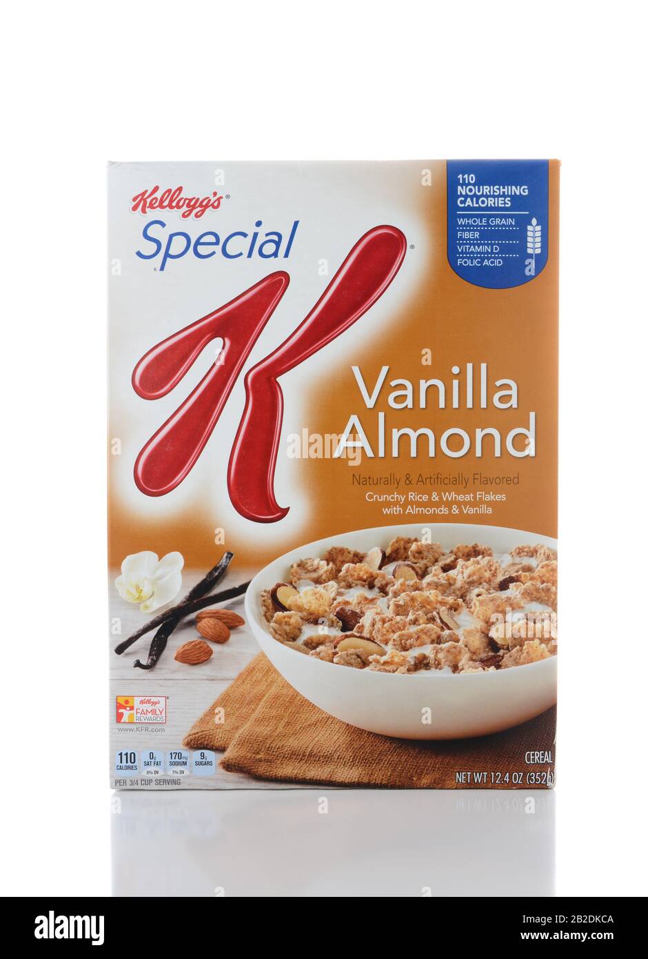 Irvine, CA - 2 GIUGNO 2015: Una scatola di Cereali speciali di mandorle di vaniglia di K. K cereali speciali, da Kellogg's of Battle Creek, Michigan, sono un cerea a basso contenuto di grassi Foto Stock