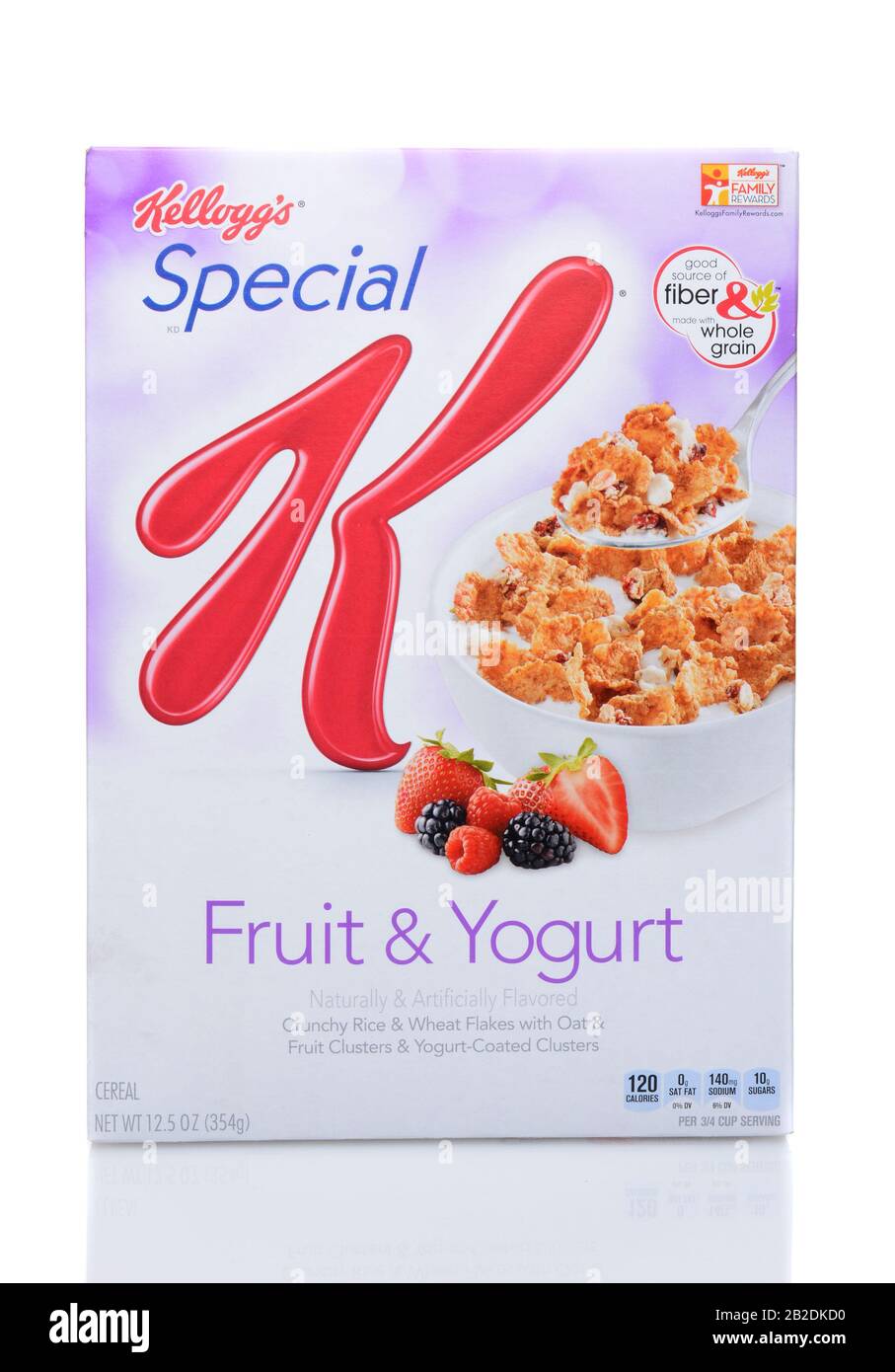 Irvine, CA - 23 GIUGNO 2014: Una scatola di Frutta speciale K Kellogg e Cereali Yogurt. Dal 1956, Special K è un cereale per la prima colazione leggermente tostato fatto di pri Foto Stock