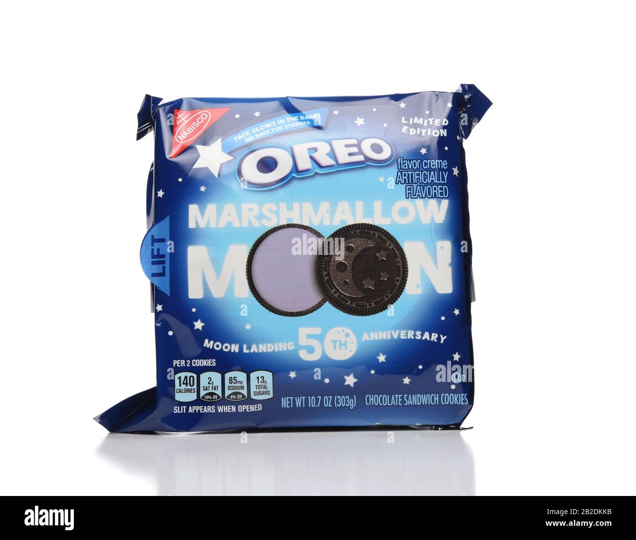 Irvine, CALIFORNIA - 28 GIUGNO 2019: Oreo Marshmallow Moon di Nabisco, un rilascio in edizione limitata per celebrare il 50th anniversario della luna landin Foto Stock