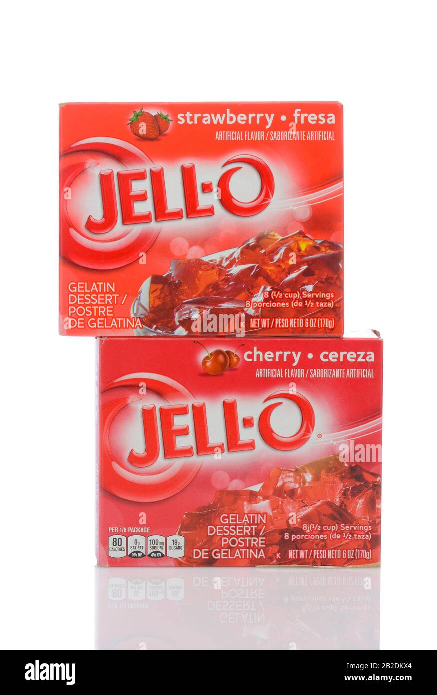 Irvine, CALIFORNIA - 22 MAGGIO 2019: Due scatole di Cherry e Strawberry Jell-o, dessert di gelatina. Foto Stock