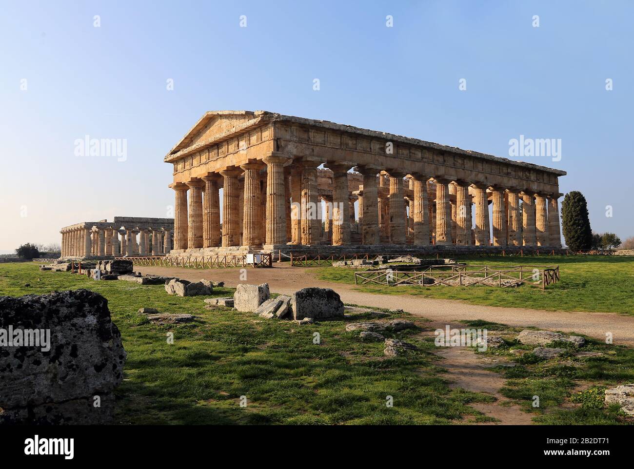 Tempio di Hera II, cosiddetto Tempio di Nettuno. Il più grande tempio di Paestum. (460-450 A.C.). Ordine Dorico, Paestum, Campania, Italia. Foto Stock