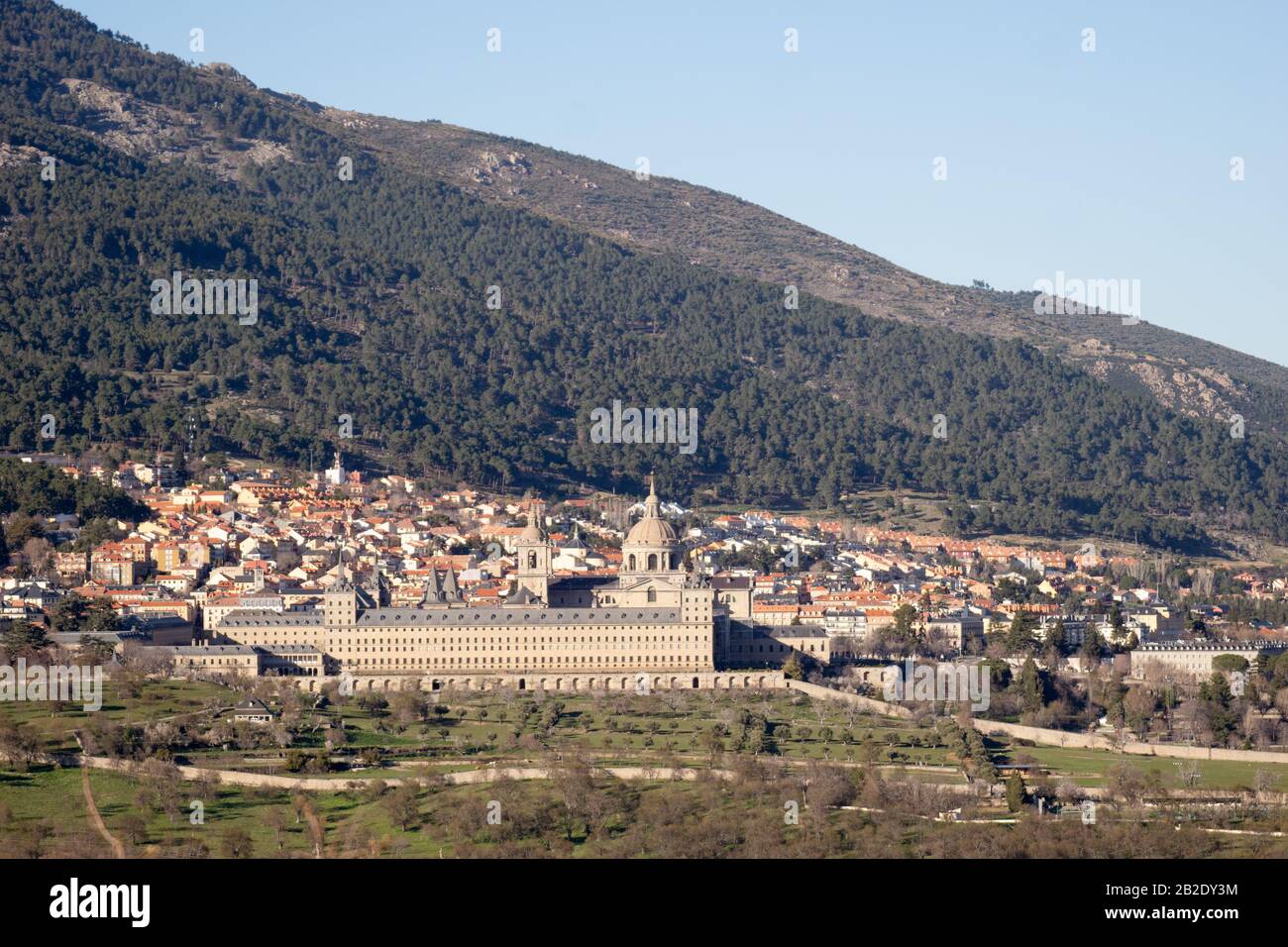 Vista del monastero dell'Escorial a Madrid in inverno Foto Stock