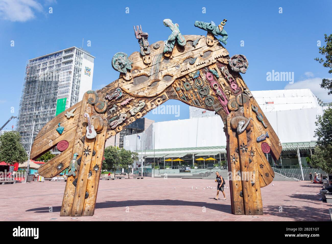 La Scultura Gateway (Waharoa), Aotea Square, Queen Street, City Centre, Auckland, Auckland Region, Nuova Zelanda Foto Stock