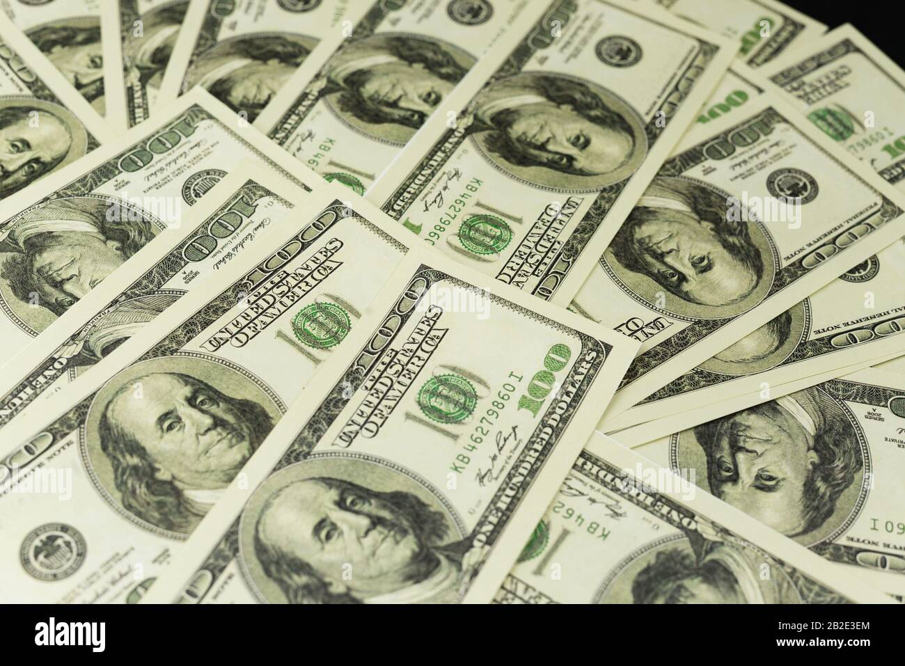 Sfondo di un sacco di banconote di denaro contante 100 dollari di canadese americano in un mucchio Foto Stock