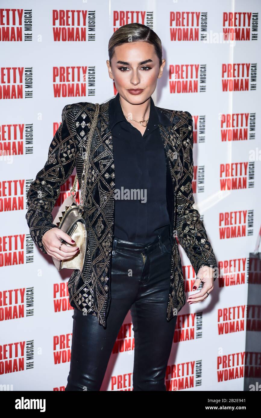 Londra, Regno Unito. 02nd Mar, 2020. Amber Davies partecipa Pretty Woman The Musical press night al Piccadilly Theatre il 2nd marzo 2020, Londra, Regno Unito. Credito: Immagine Capital/Alamy Live News Foto Stock