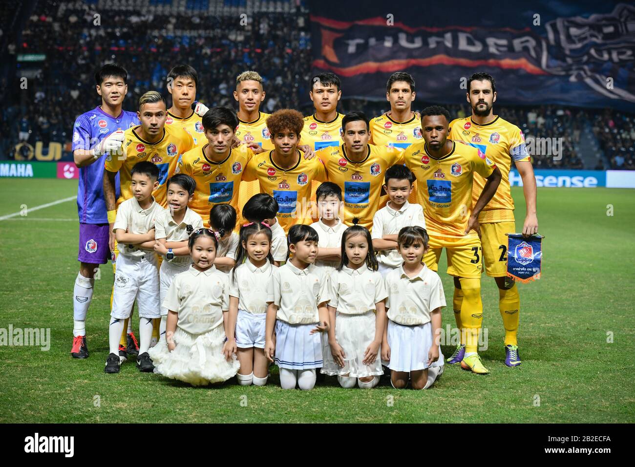 La squadra del Port FC posa per una foto prima della partita della Thai League 2020 tra Buriram United e Port FC al Buriram Stadium.(Punteggio finale; Buriram United 1:1 Port FC) Foto Stock