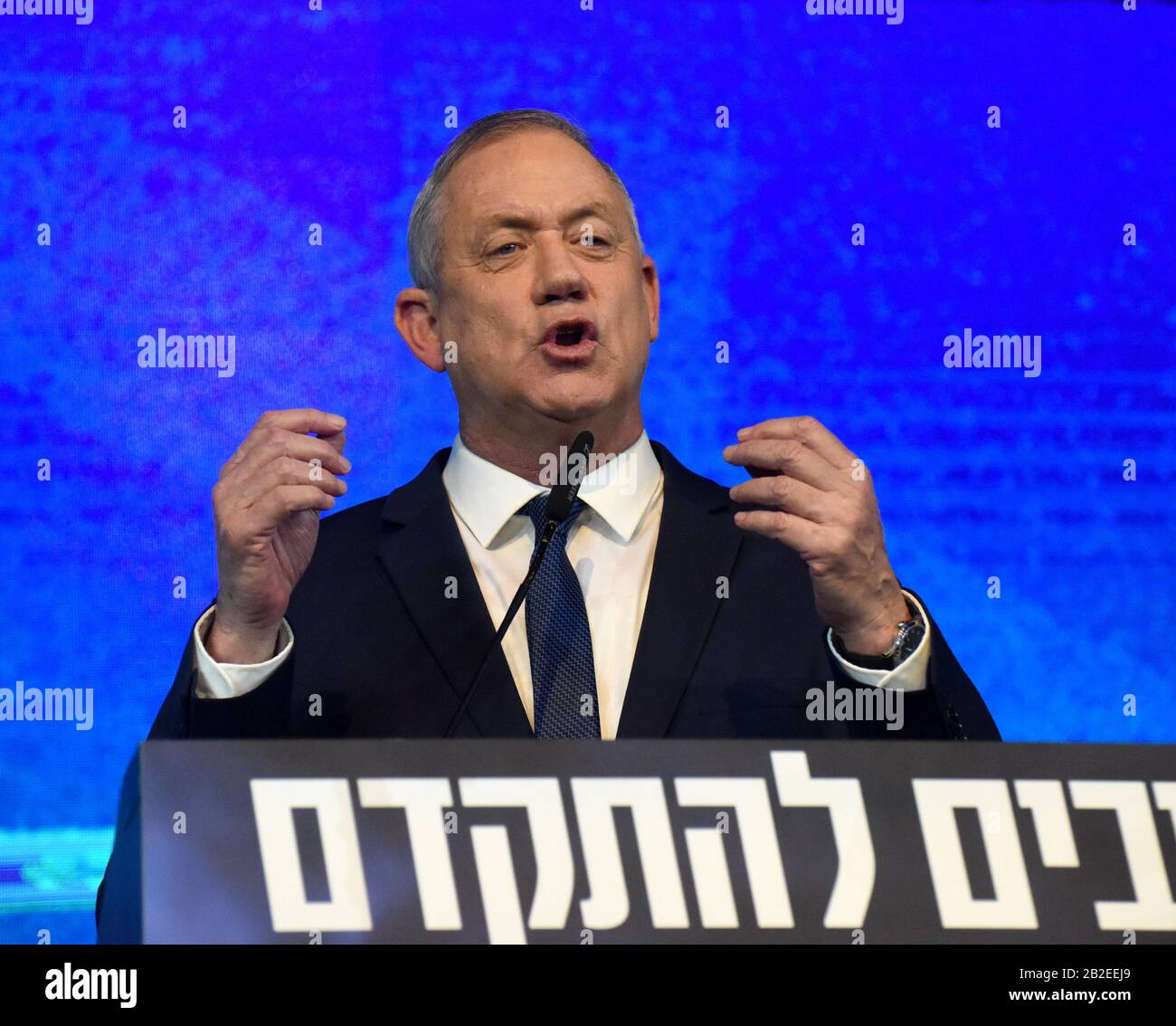 Tel Aviv, Israele. 02nd Mar, 2020. Benny Gantz, leader del Partito Bianco e Blu israeliano, parla ai sostenitori dopo che i sondaggi di uscita hanno mostrato risultati deludenti nelle elezioni parlamentari, martedì 3 marzo 2020. Foto di Debbie Hill/UPI Credit: UPI/Alamy Live News Foto Stock