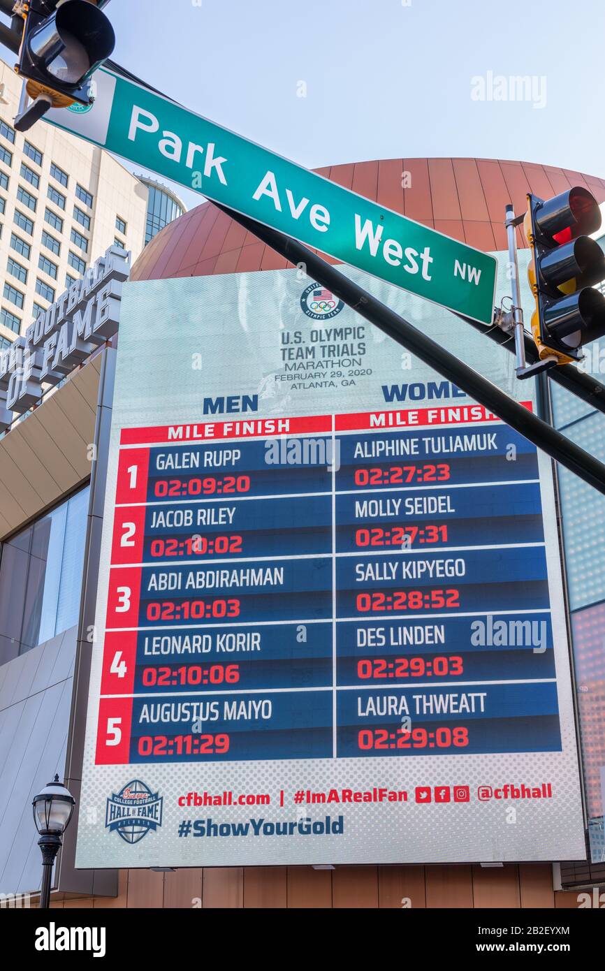 Atlanta, USA, 29 febbraio 2020 risultati finali visti al tabellone segnapunti della maratona degli Stati Uniti Olympic Team Trials. Foto Stock