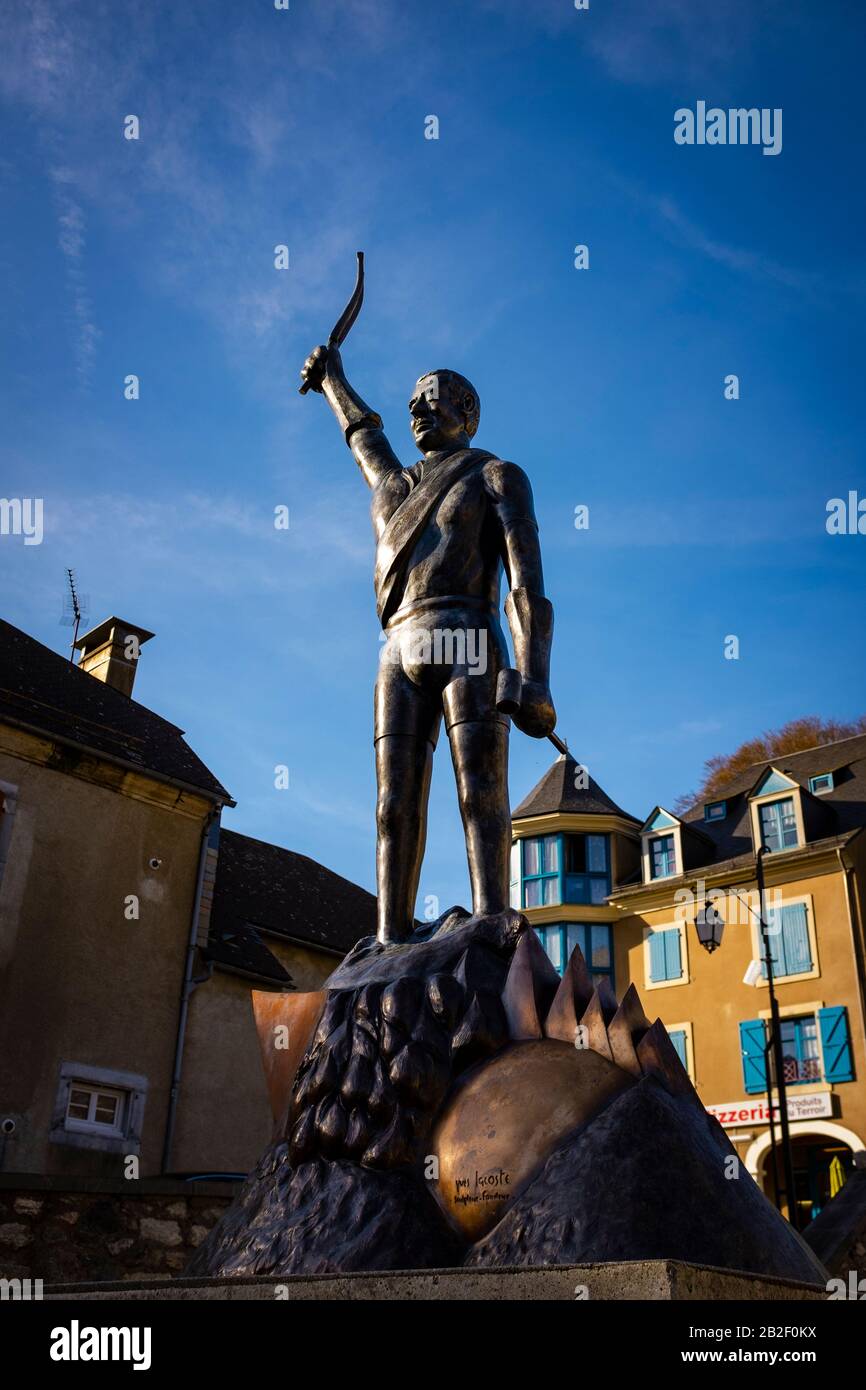 Statua del ciclista Eugene Christophe, Sainte-Marie de Campan, Bigorre, Francia Foto Stock