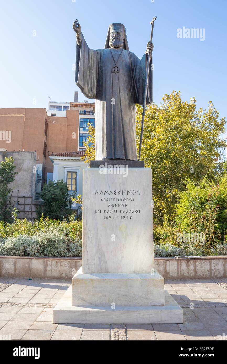 Statua dell'arcivescovo Damaskinos ad Atene, Grecia Foto Stock