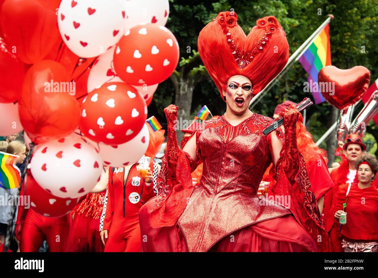 Copenhagen Pride Parade lungo le strade di Copenhagen nell'agosto 2019. Grande festa di strada e una celebrazione di diversità e colori. Foto Stock