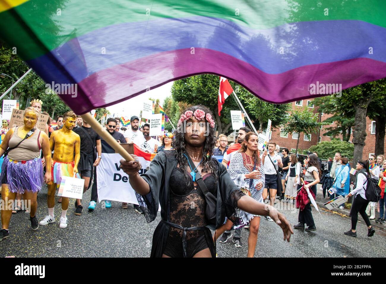 Copenhagen Pride Parade lungo le strade di Copenhagen nell'agosto 2019. Grande festa di strada e una celebrazione di diversità e colori. Foto Stock