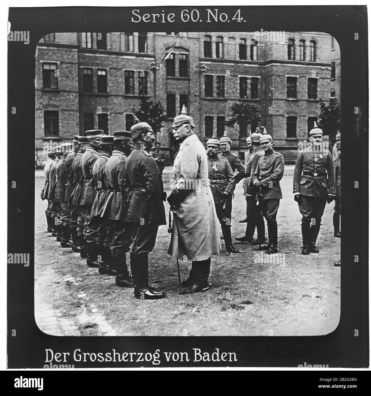 Proiezione Für Alle - Der Weltkrieg: Siegreiche Führer. Serie 60. N.4. Der Großherzog Von Baden. Friedrich II. (1857-1928) guerra der letzte Großherzog von Baden. Er dankte 1918 ab.- Die Firma „Proiezione für alle gegründet wurde 1905 von Max Skladanowsky (1861-1939)  . Sie produzierte bis 1928 FAST 100 Serien zu je 24 Glasdias im Format 8,3 x 8,3 cm im sog. Bromsilber-Gelatina-Trockenplatten Verfahren. Die Serien umfassten vor allem Städte, Länder, Landschaften aber auch Märchen und Sagen, das Alte Testament und den Ersten Weltkrieg. Foto Stock