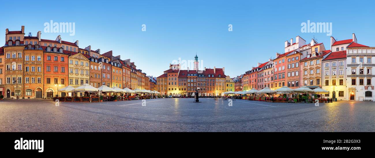 Varsavia, piazza della città vecchia in estate, Polonia, nessuno Foto Stock